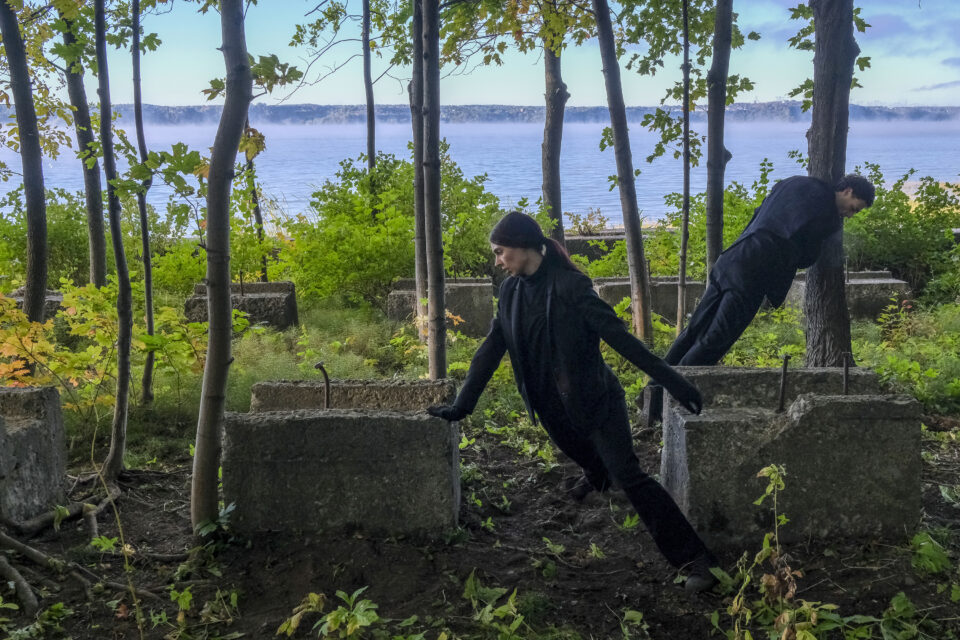 Myriam Arseneault et Nicolas Patry dans La Forêt Mixte - Le Carré des Lombes / Crédit photo : Luc Senécal